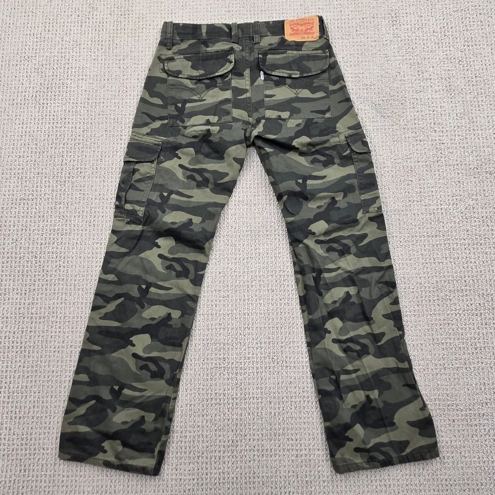 Levis excellent lightly